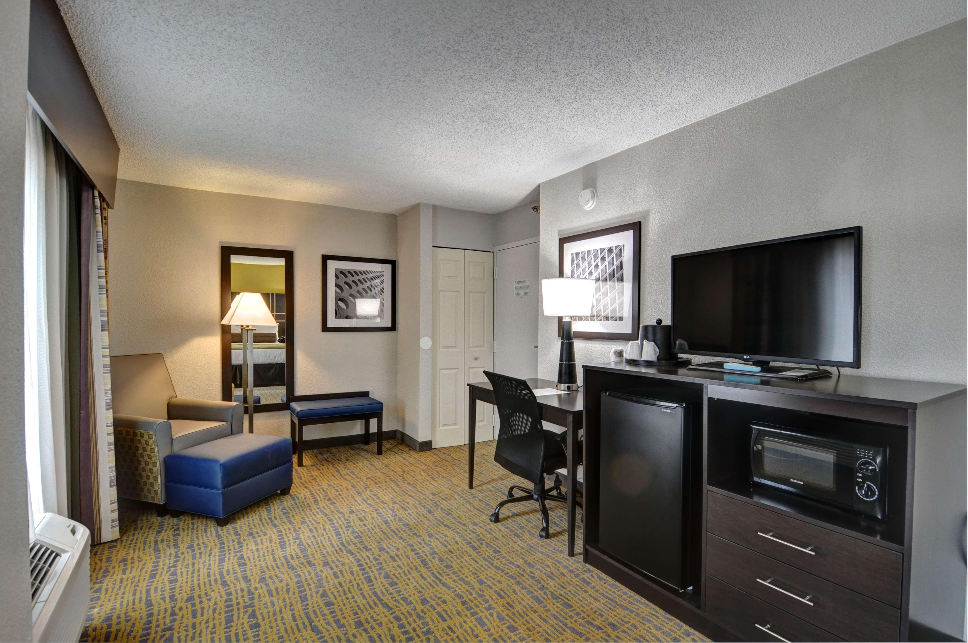 Best Western Plus Hanes Mall Winston-Salem Bagian luar foto