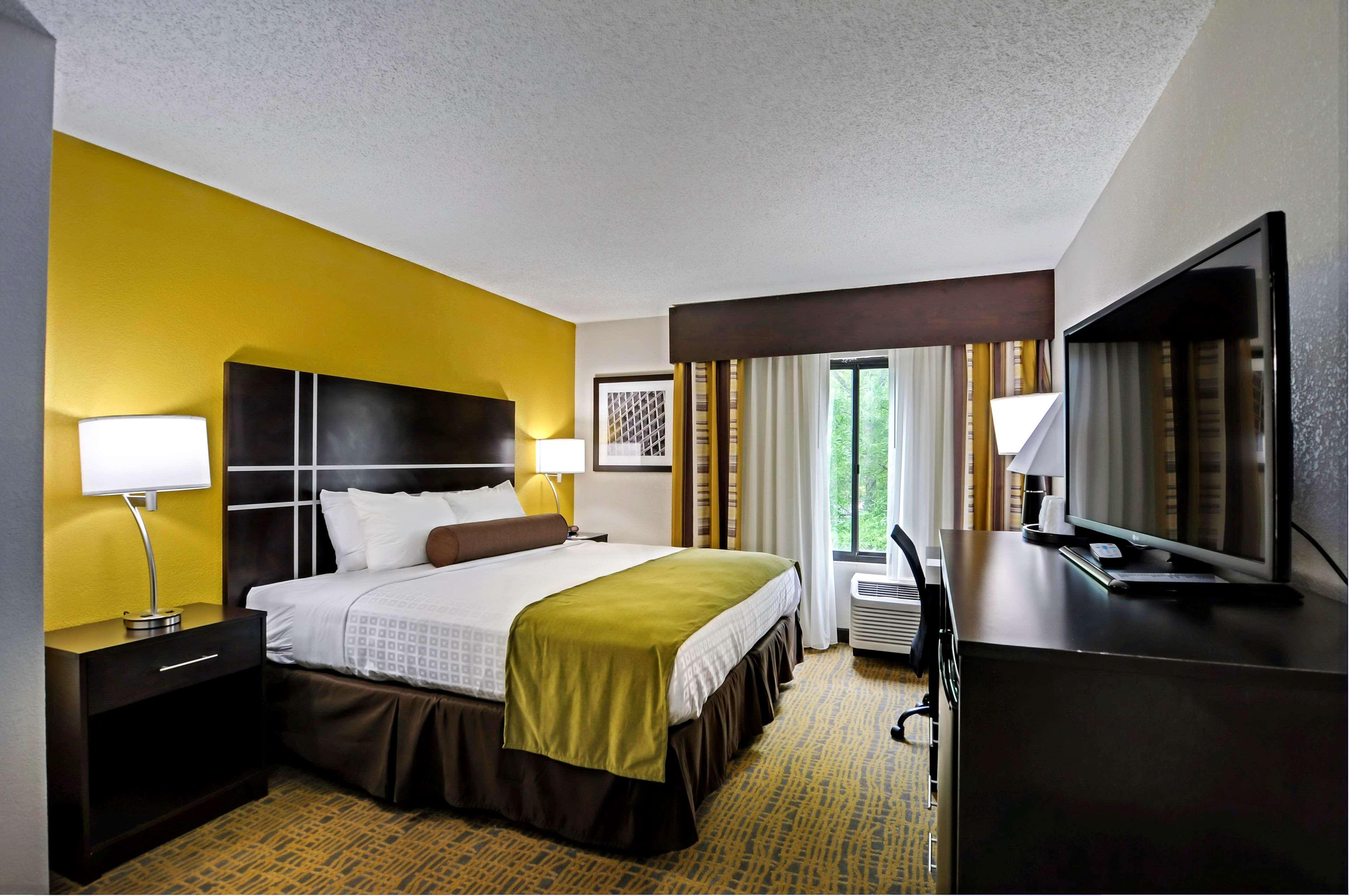 Best Western Plus Hanes Mall Winston-Salem Bagian luar foto