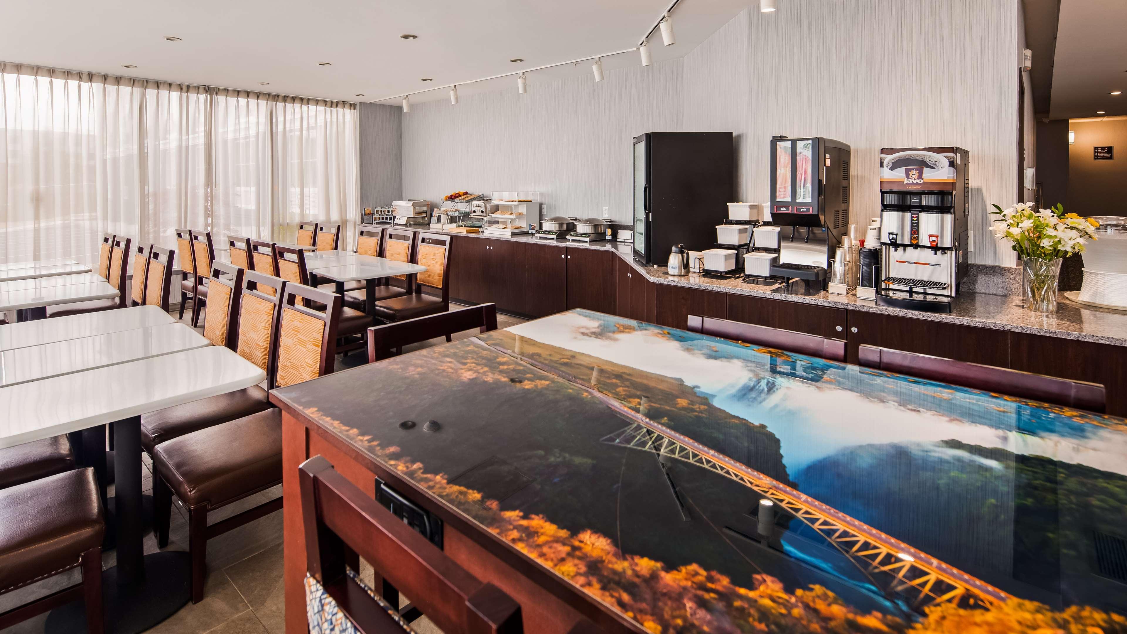 Best Western Plus Hanes Mall Winston-Salem Bagian luar foto