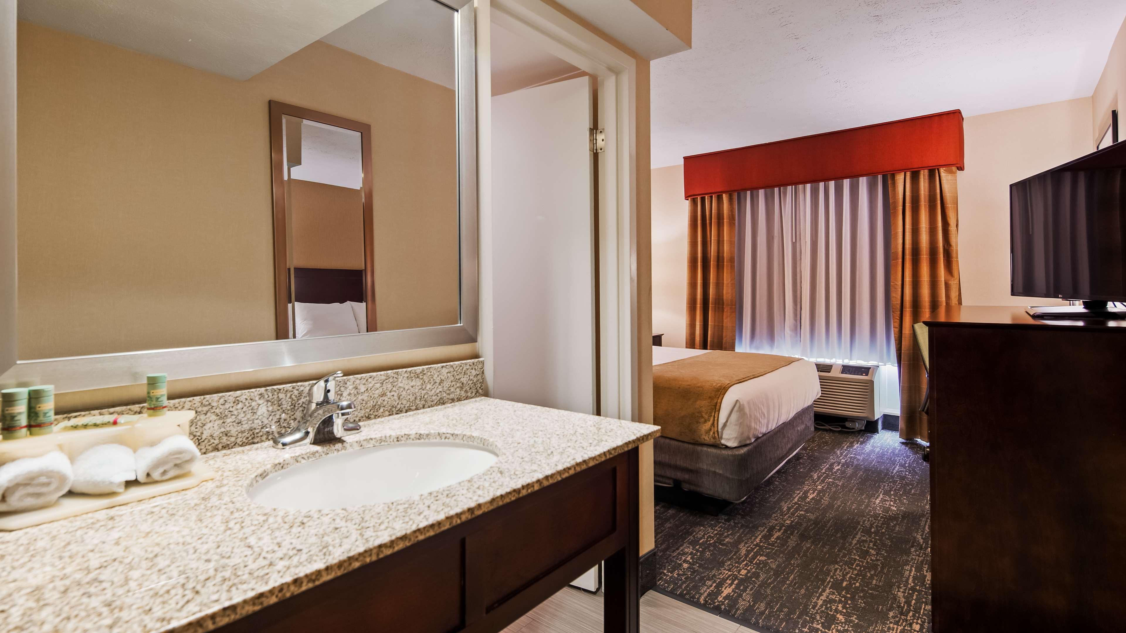 Best Western Plus Hanes Mall Winston-Salem Bagian luar foto