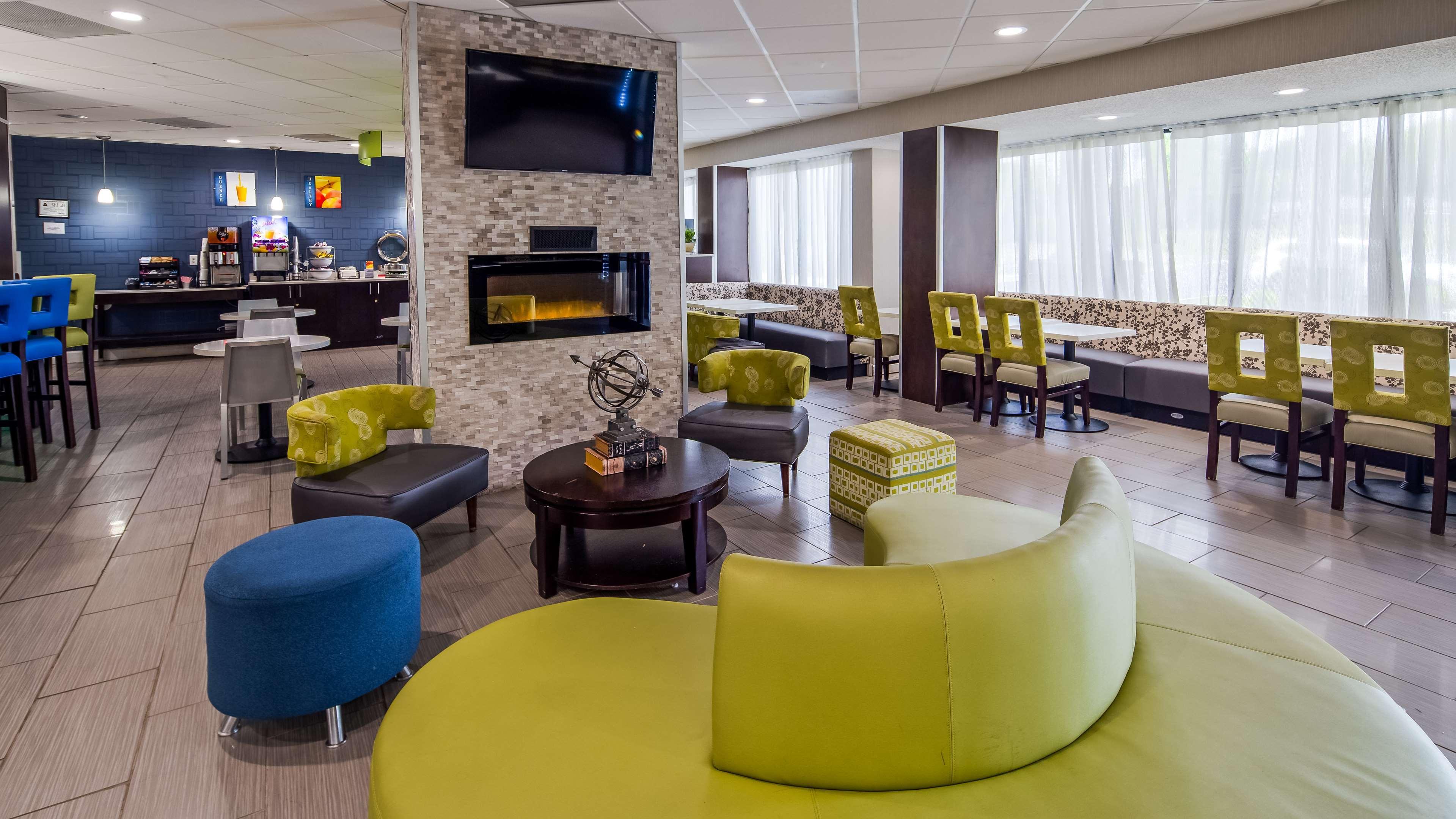 Best Western Plus Hanes Mall Winston-Salem Bagian luar foto