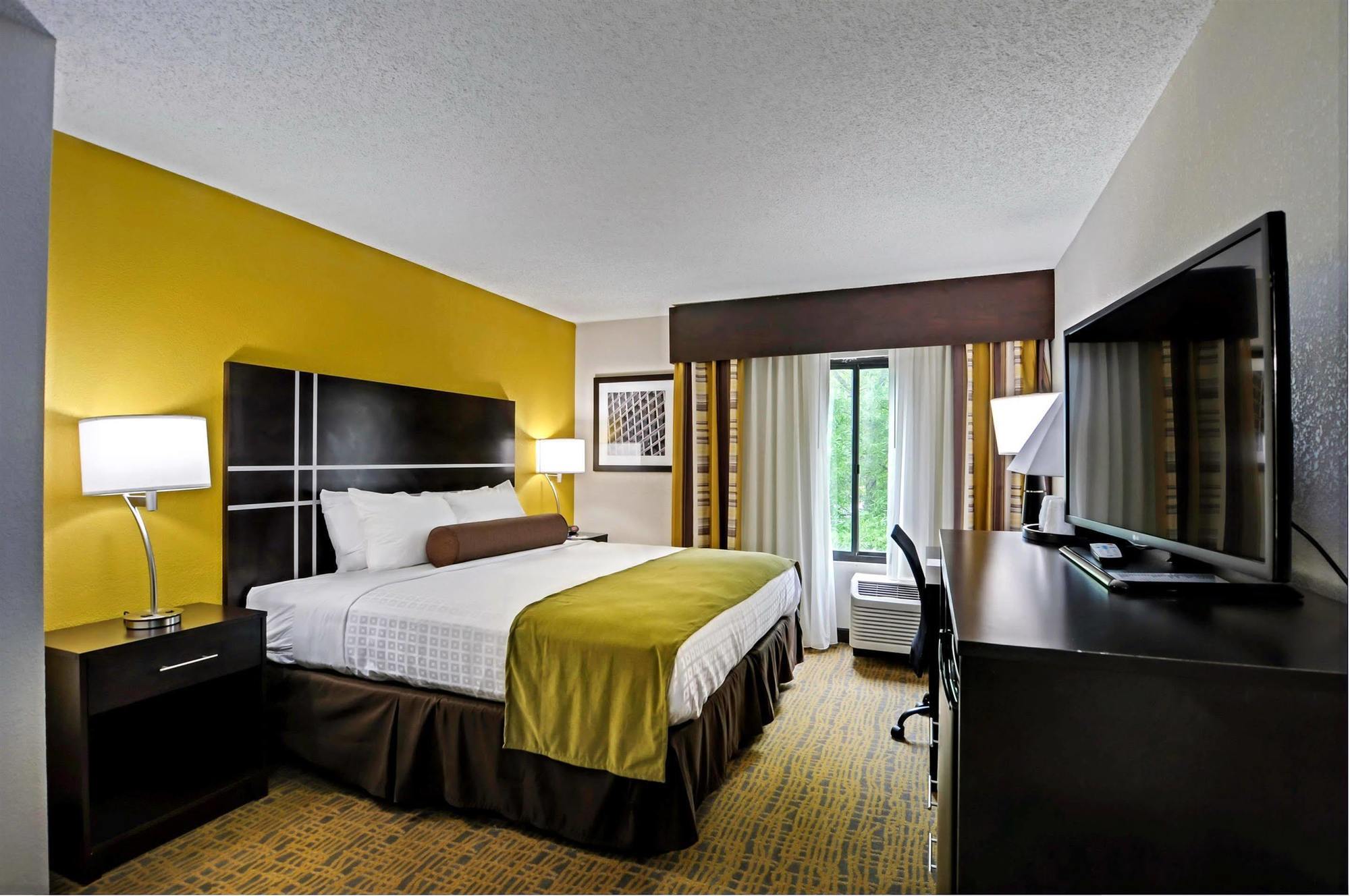 Best Western Plus Hanes Mall Winston-Salem Bagian luar foto